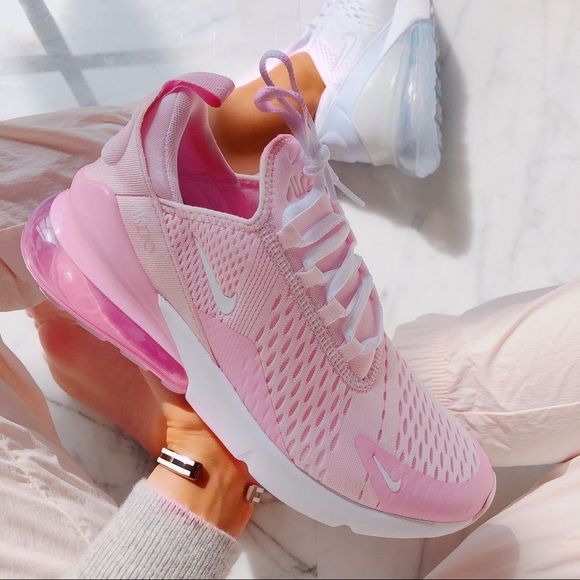 Nike Shoes - Air max 270